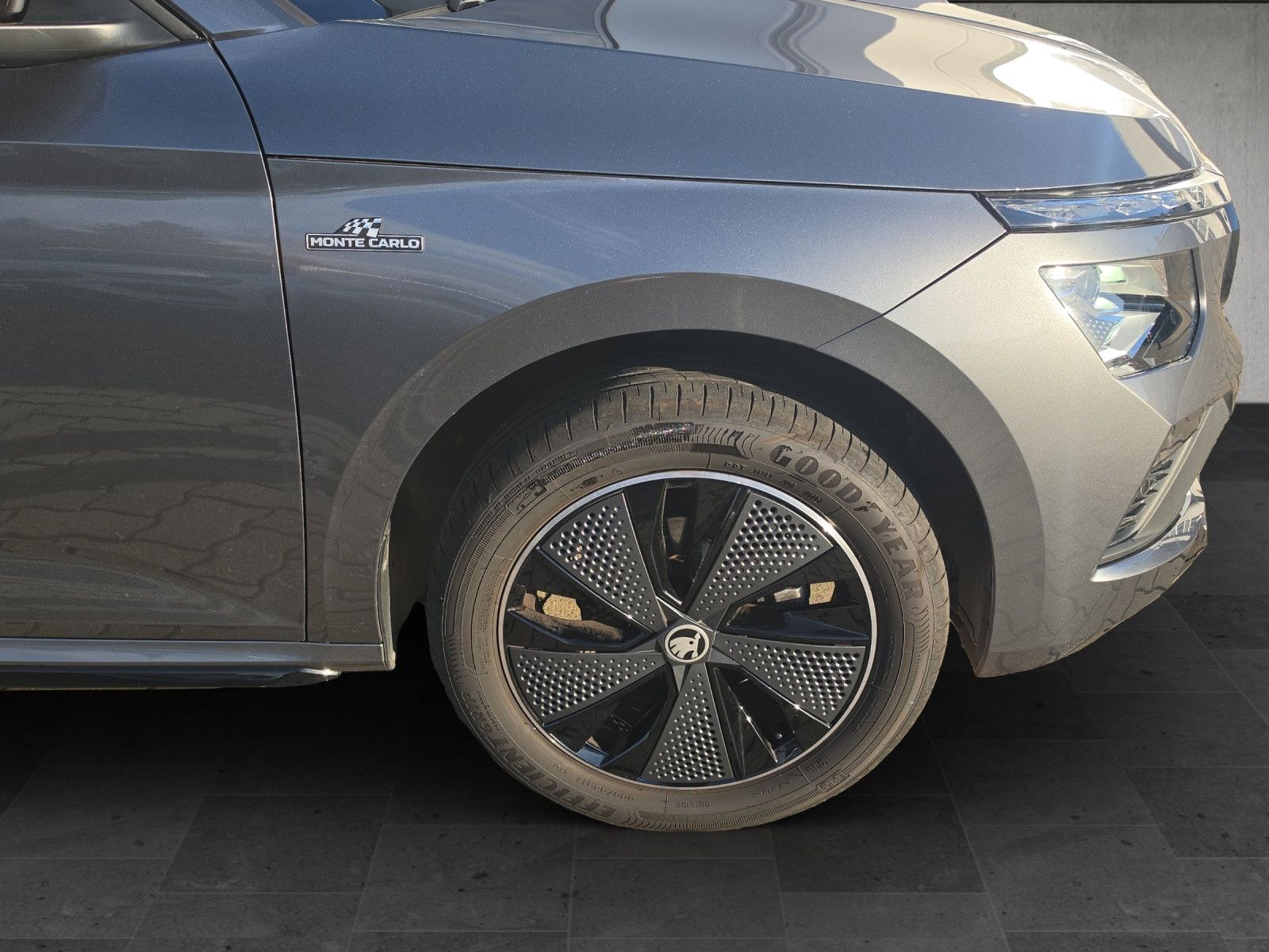 Fahrzeugabbildung SKODA Kamiq 1.0 TSI Monte Carlo DSG MATRIX ACC PANO